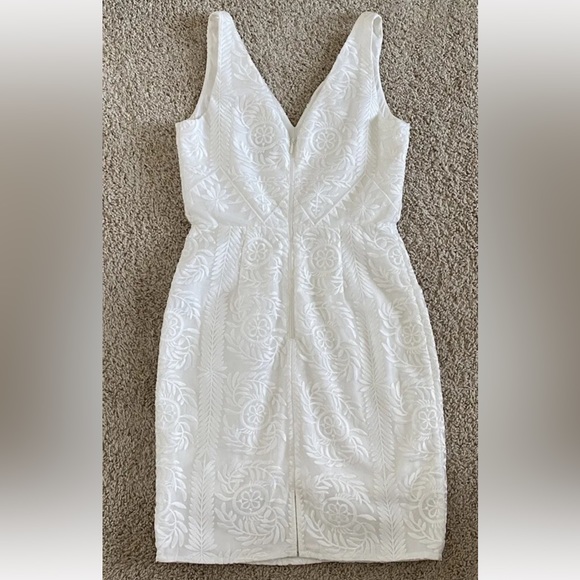 Finders Keepers Women’s White Embroidered V-Neck Mini Dress Size Medium - Picture 3 of 10